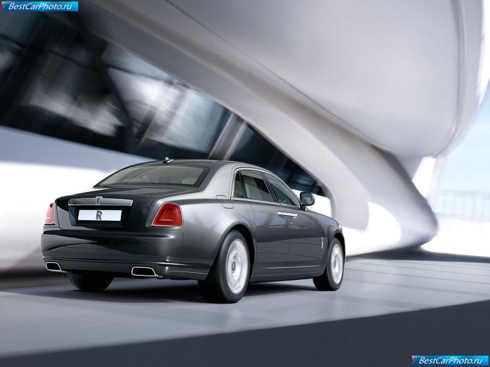 2010 Rolls-Royce Ghost - фотография 14 из 50