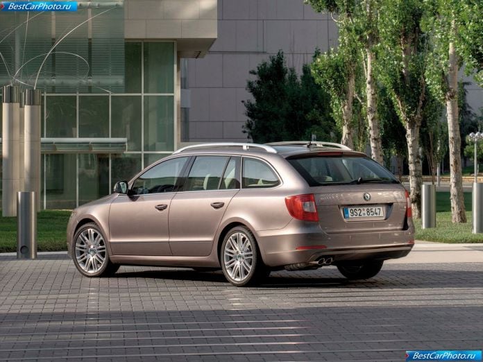 2010 Skoda Superb Combi - фотография 63 из 131