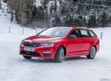 skoda_2017_octavia_rs_4x4_combi_004.jpg