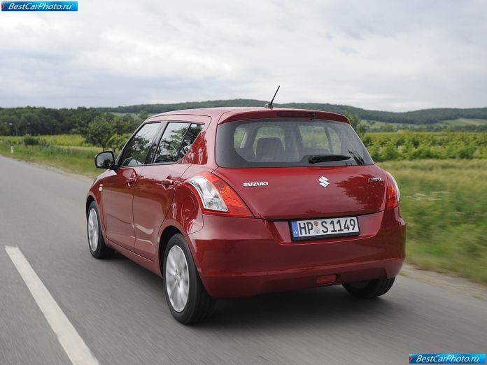 2011 Suzuki Swift - фотография 24 из 49