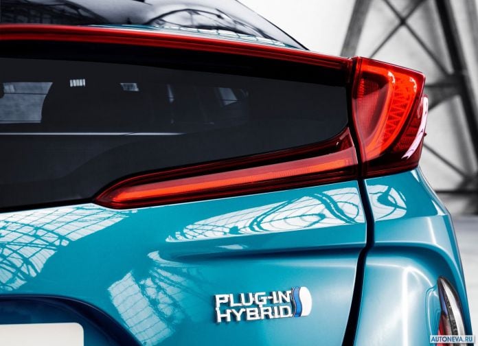 2017 Toyota Prius Plug-in Hybrid - фотография 132 из 160