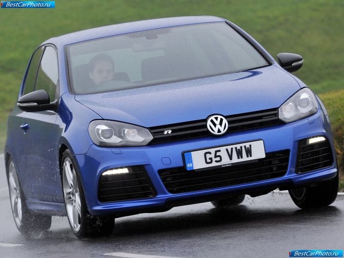 2010 Volkswagen Golf R - фотография 18 из 60