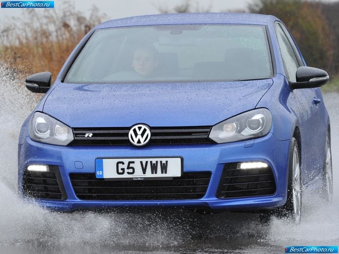 2010 Volkswagen Golf R - фотография 19 из 60