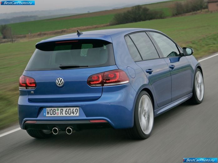 2010 Volkswagen Golf R - фотография 28 из 60