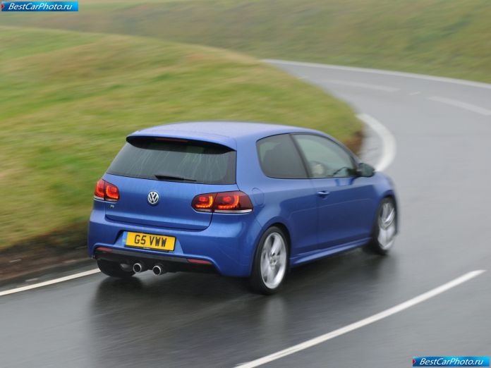 2010 Volkswagen Golf R - фотография 34 из 60