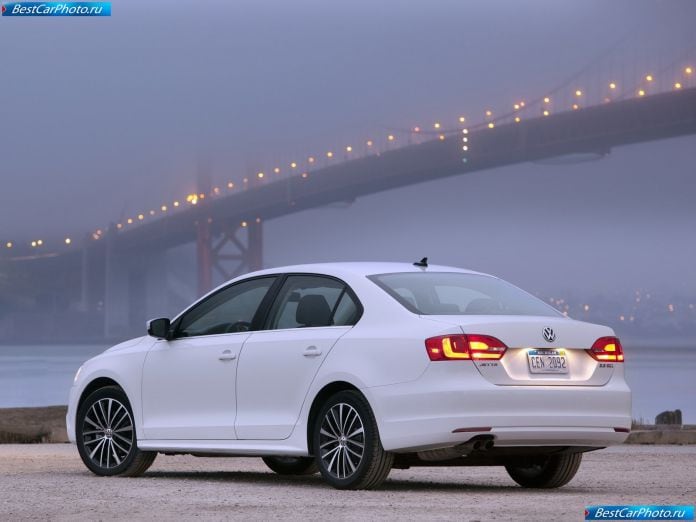 2011 Volkswagen Jetta - фотография 45 из 85