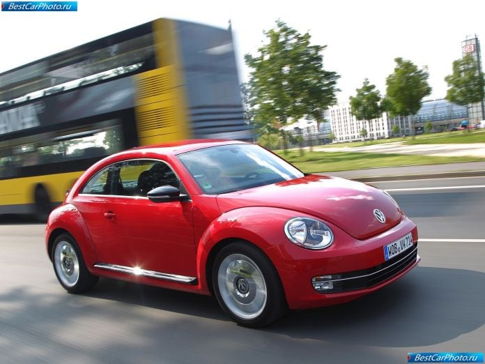 2012 Volkswagen Beetle - фотография 18 из 84