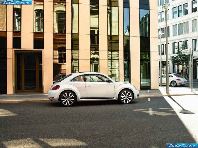 2012 Volkswagen Beetle - фотография 23 из 84