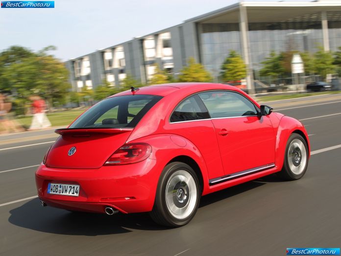 2012 Volkswagen Beetle - фотография 40 из 84