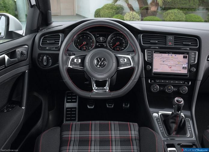 2014 Volkswagen Golf GTI - фотография 40 из 54