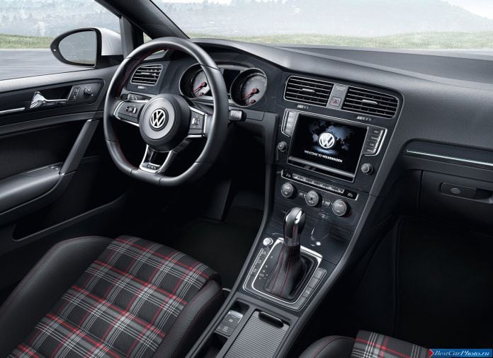 2014 Volkswagen Golf GTI - фотография 41 из 54