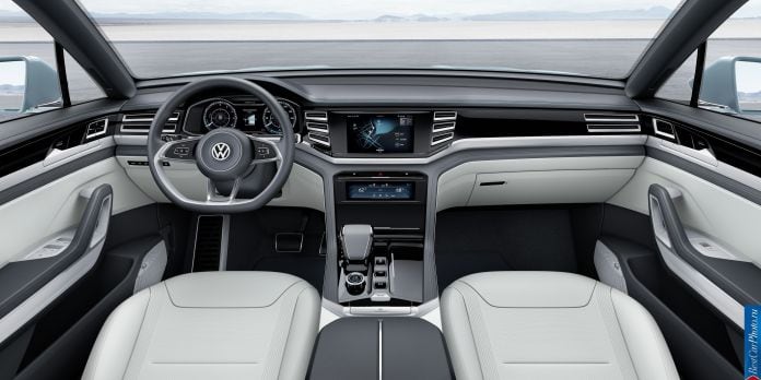 2015 Volkswagen Cross Coupe GTE Concept - фотография 31 из 43