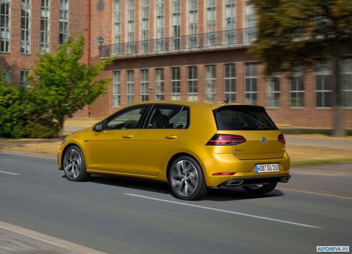 2017 Volkswagen Golf - фотография 40 из 84